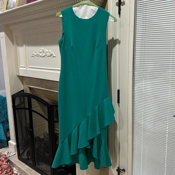 Calvin Klein. Size 2 - Picture 1 of 4